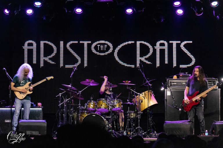 The Aristocrats no Carioca Club: Virtuosidade, humor e a magia de “Duck”