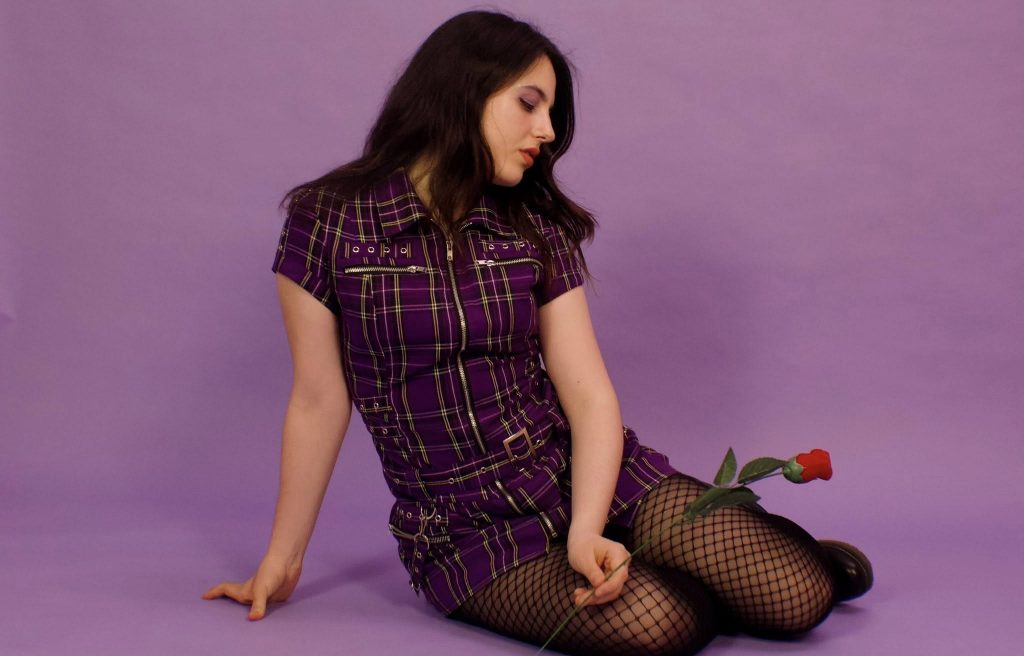 Irina Imme: Revelação do pop punk lança novo single “Boxes”