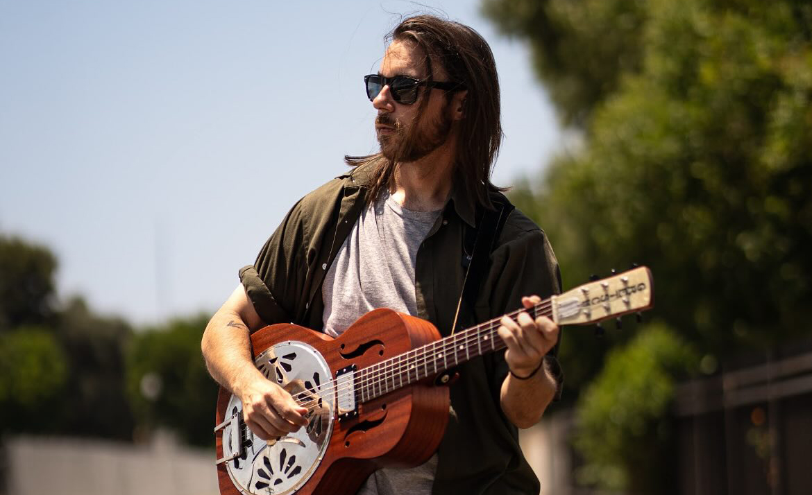 Saint Nick the Lesser lança single “21 Minutes”, do álbum de estreia ‘Growing Up Growing Out’