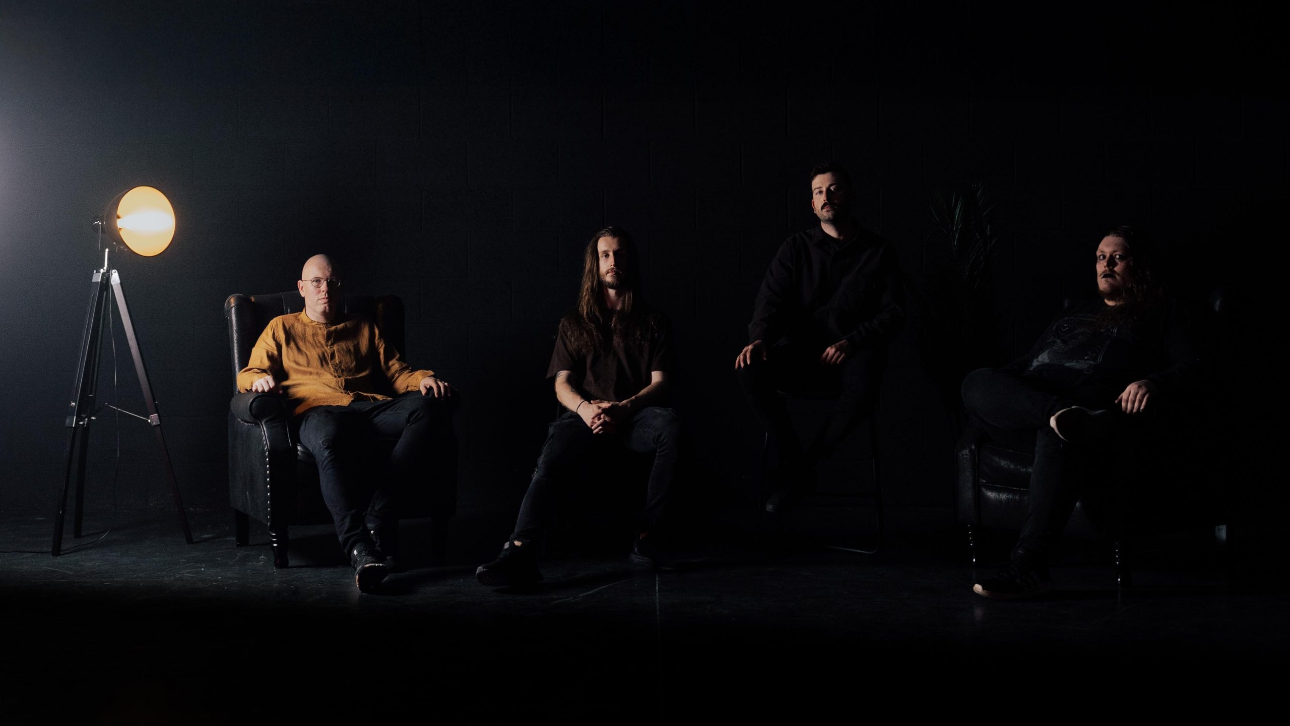 Conjurer anuncia terceiro álbum Unself e lança single “Hang Them In Your Head”