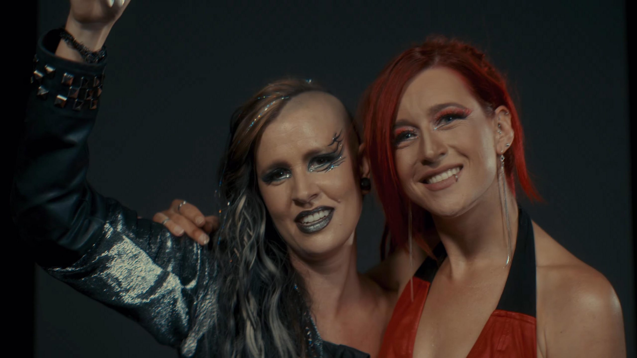 April Art lança single e videoclipe em parceria com League Of Distortion