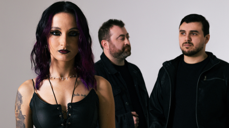 Elyra lança o single e videoclipe de “Married with the Devil” e reflete sobre relacionamentos abusivos