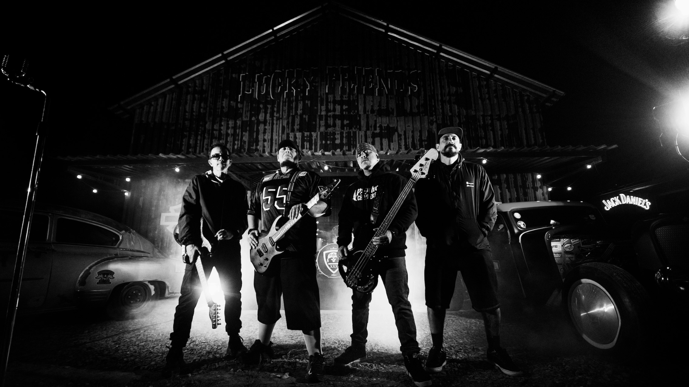 Raimundos lança versão deluxe de “XXX” com participações de Mike Muir e Zenilton