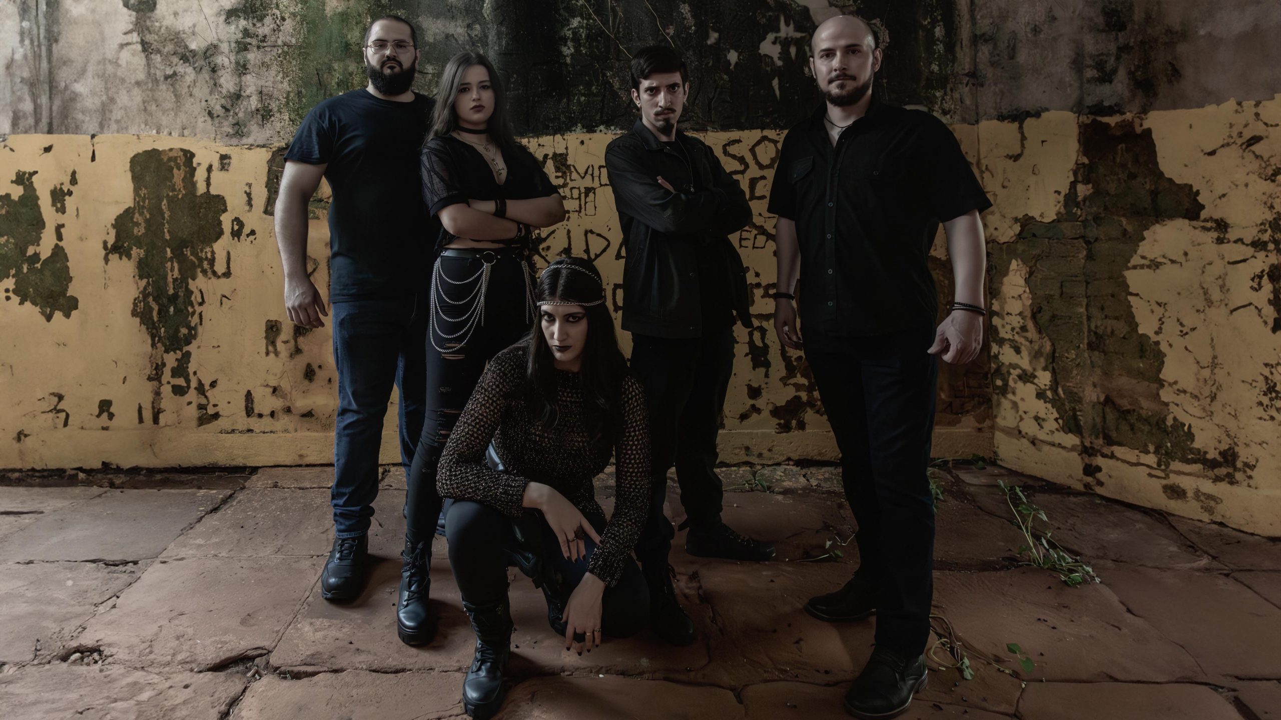 Santa Cora lança o single e videoclipe de “Ancient Road” com participação de fãs e coral lírico