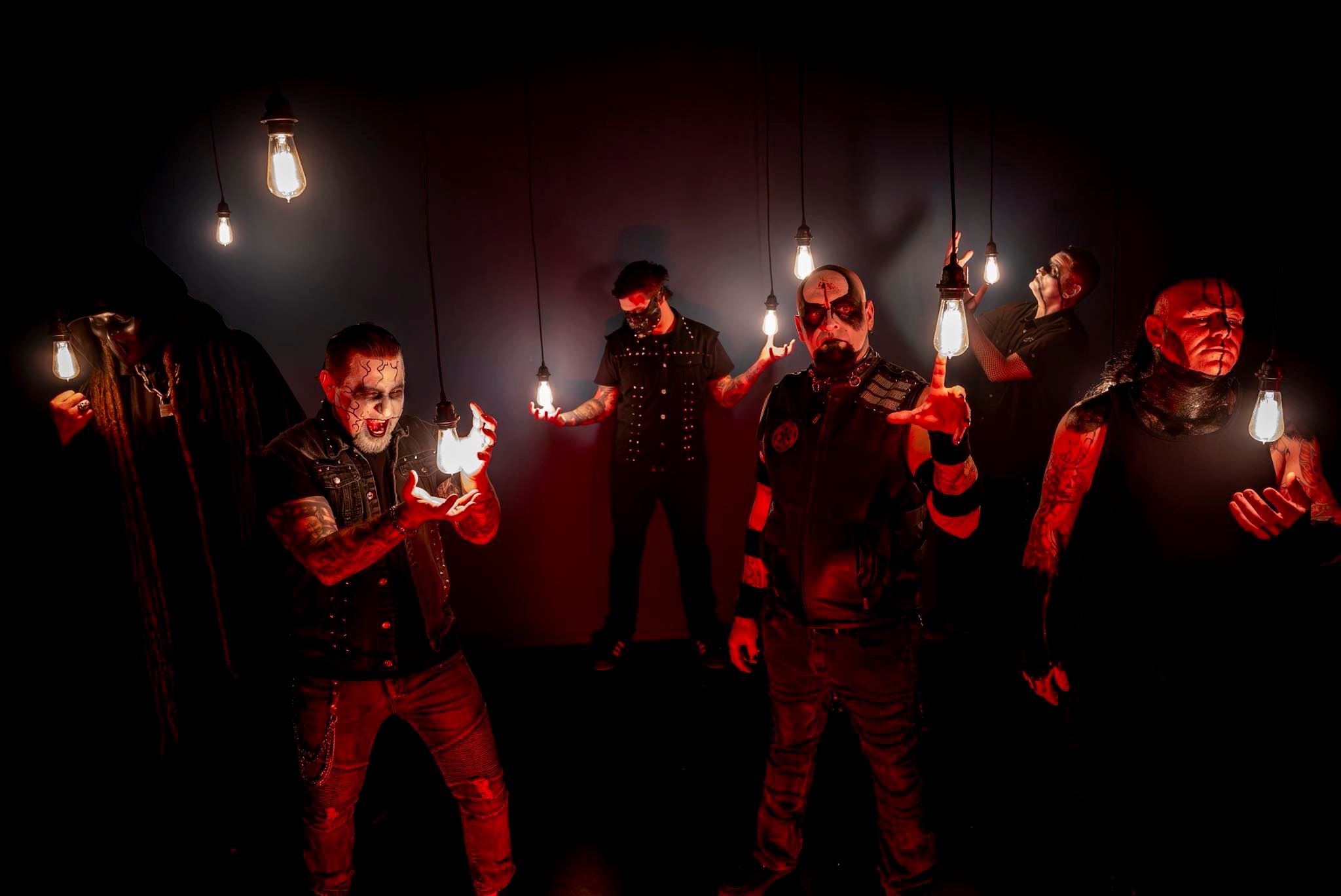 Suicide Puppets lança videoclipe em parceria com filme de terror independente