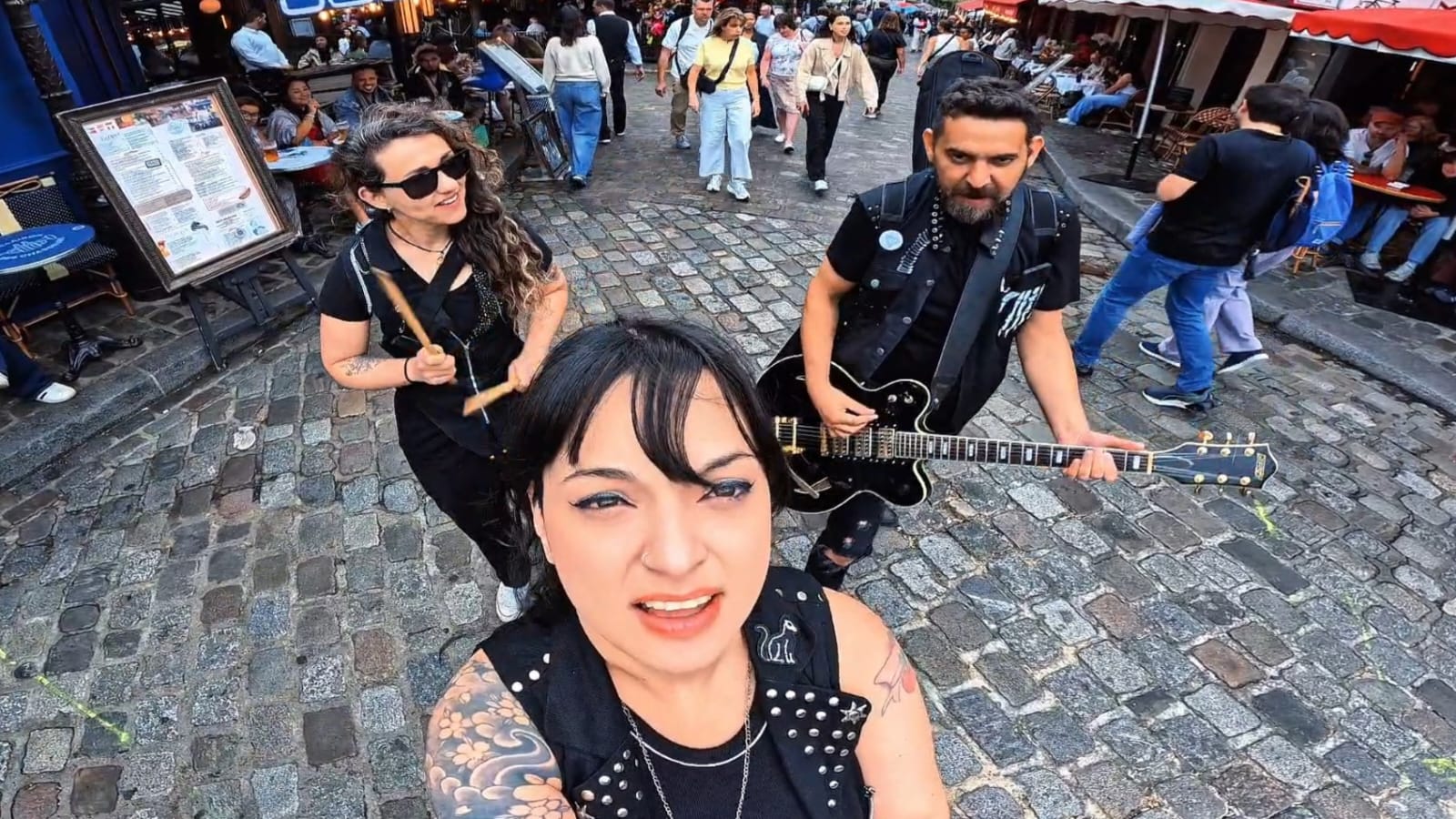 Tela Vazia lança clipe de “Vibra” gravado em Paris durante turnê europeia
