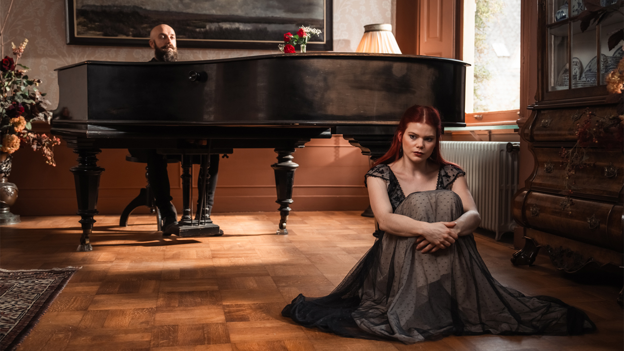 Blackbriar lança novo single/videoclipe ‘The Fossilized Widow (Parlor Piano Version)’