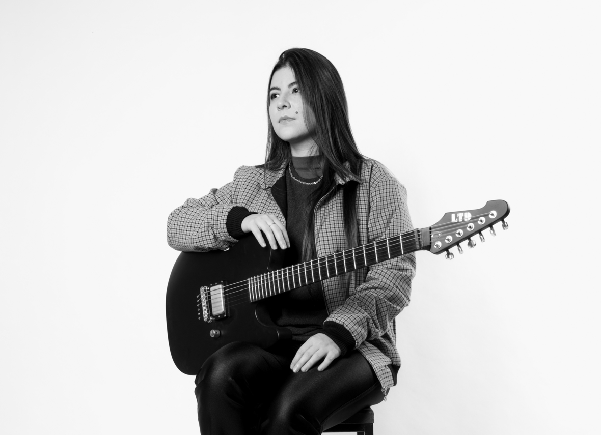 Jéssica Falchi (ex-Crypta) estreia banda solo com a dinâmica ‘Moonlace’