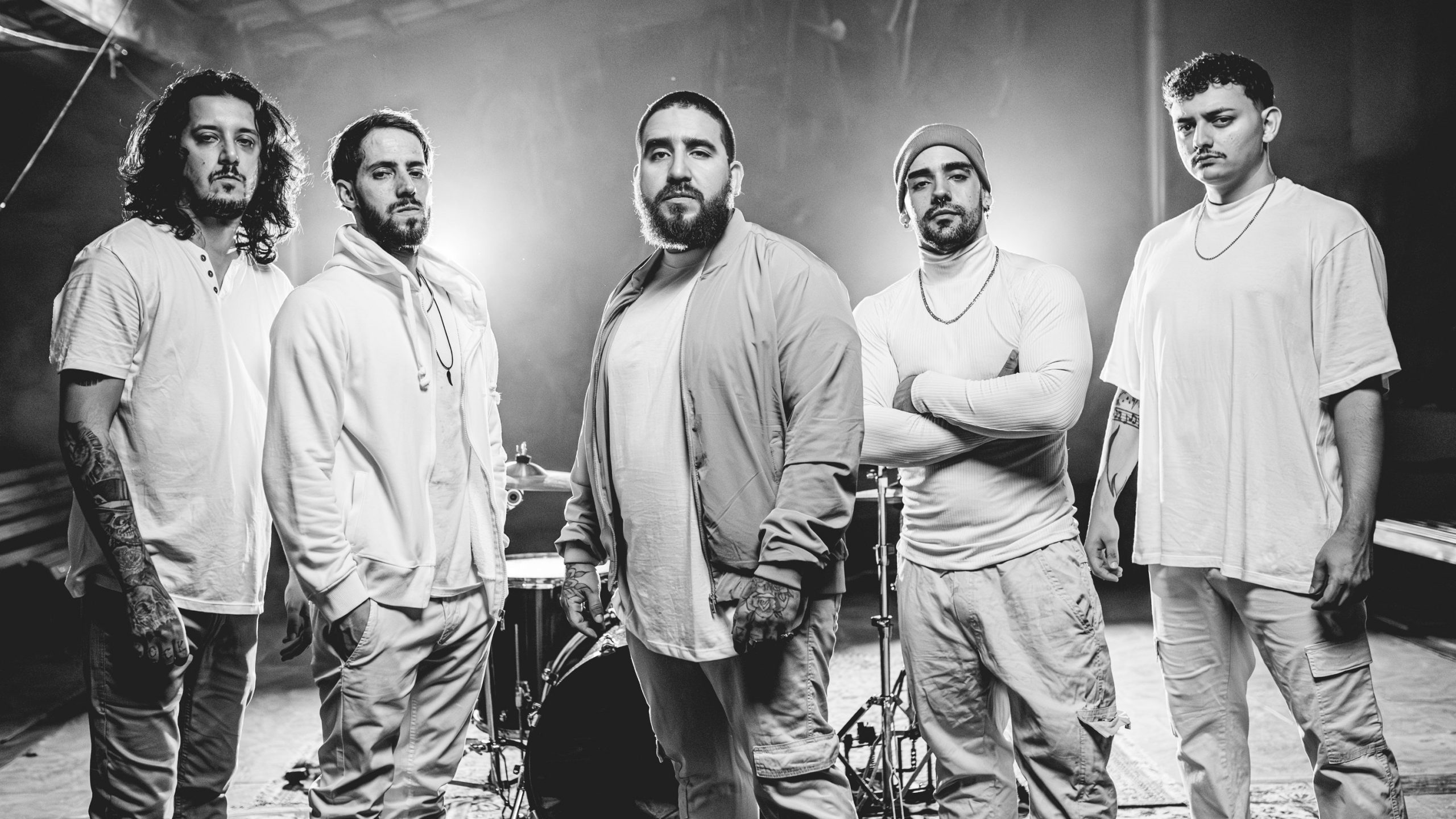 Circus surpreende com sonoridade revitalizada unindo nu metal e rock alternativo em “Reclusão”