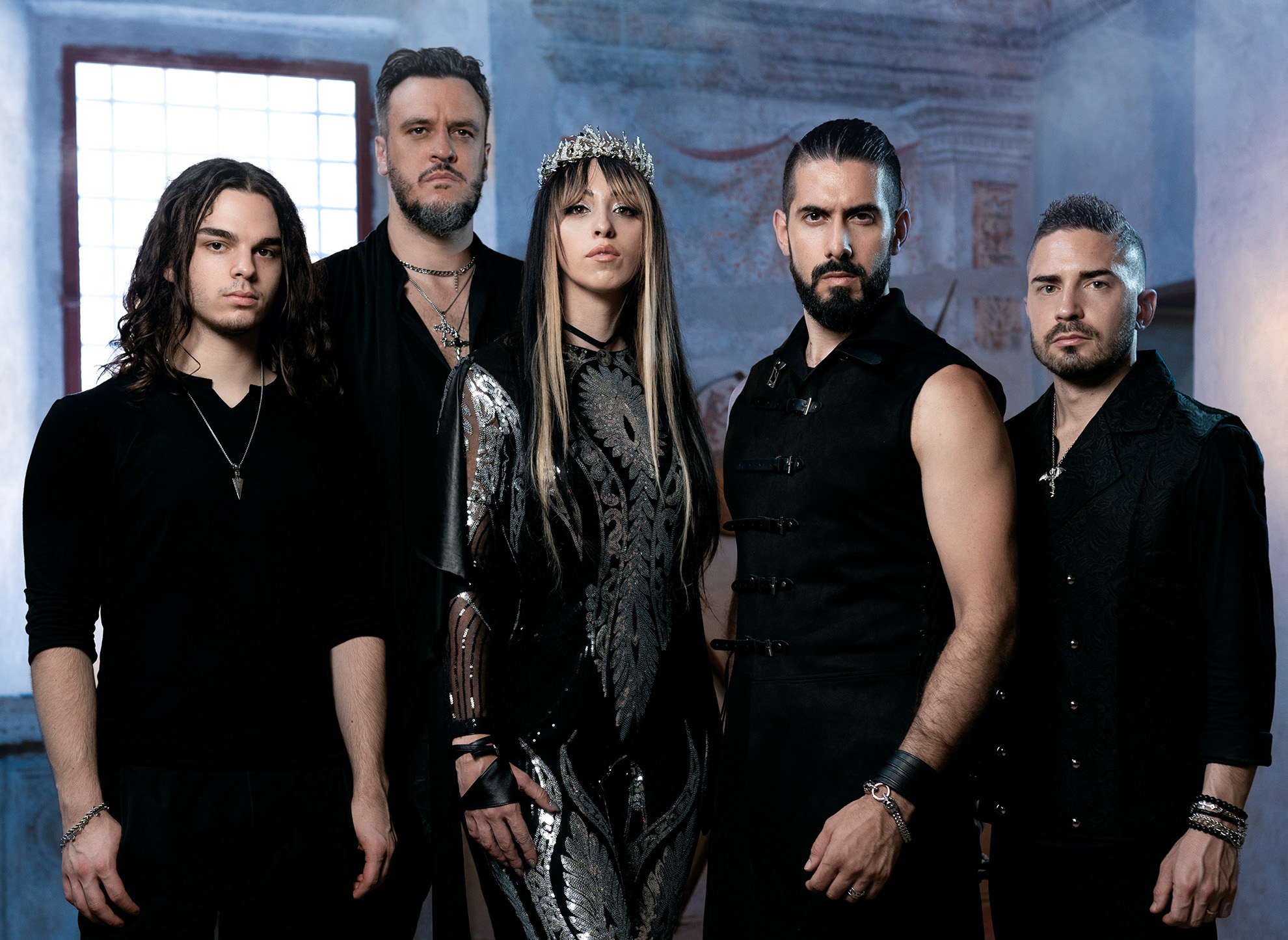 Elettra Storm lança clipe de “Hero Among Heroes”
