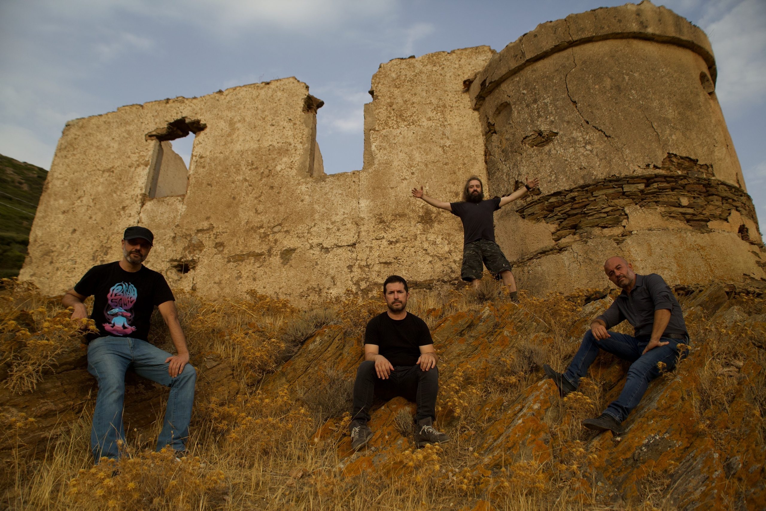 Indigosaur lança o single Titania