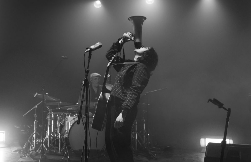 LESS expressa criatividade em novo single “Instead of Making Love (Say Hello)”