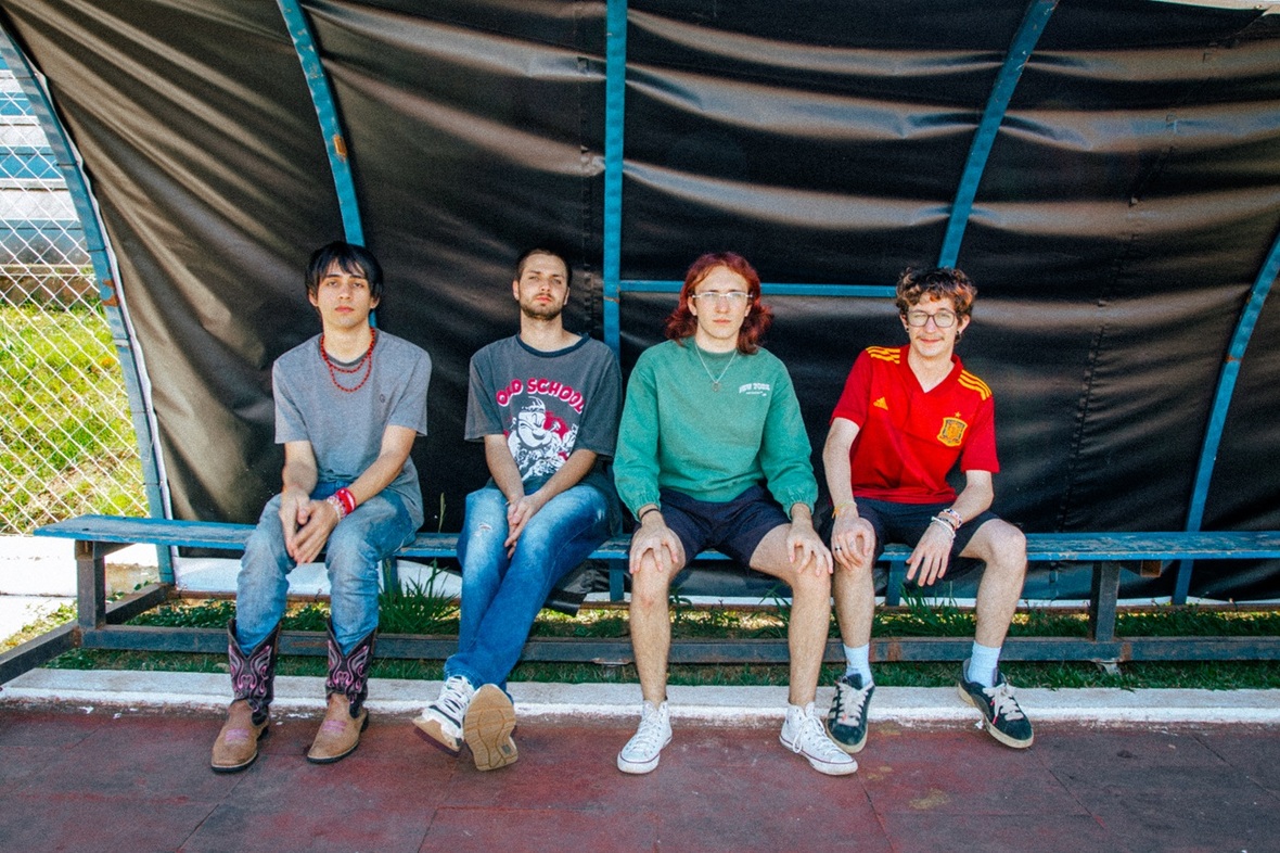 Chococorn and the Sugarcanes começa a se despedir da turnê “Siamês” com show no Hangar 110