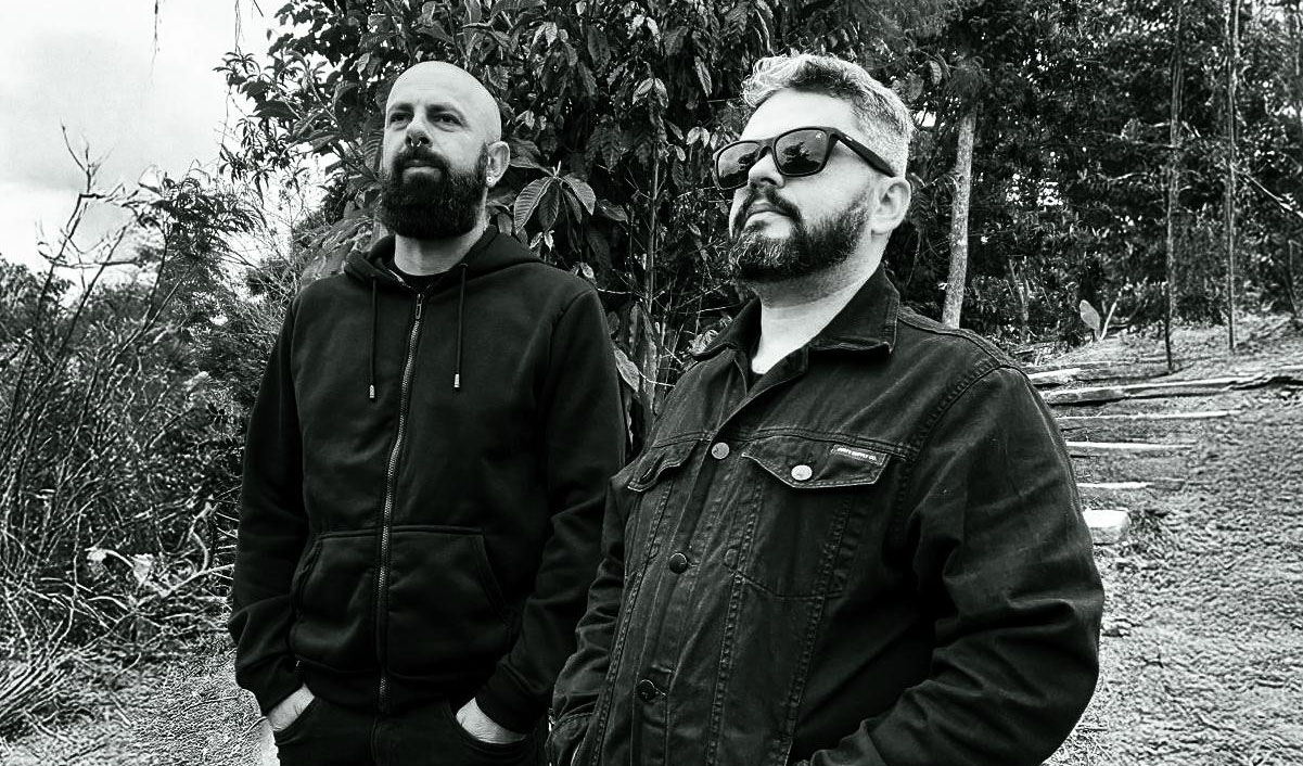 Vale Cinza: Duo de post punk lança EP ‘Já Não Me Cabe Este Lugar’