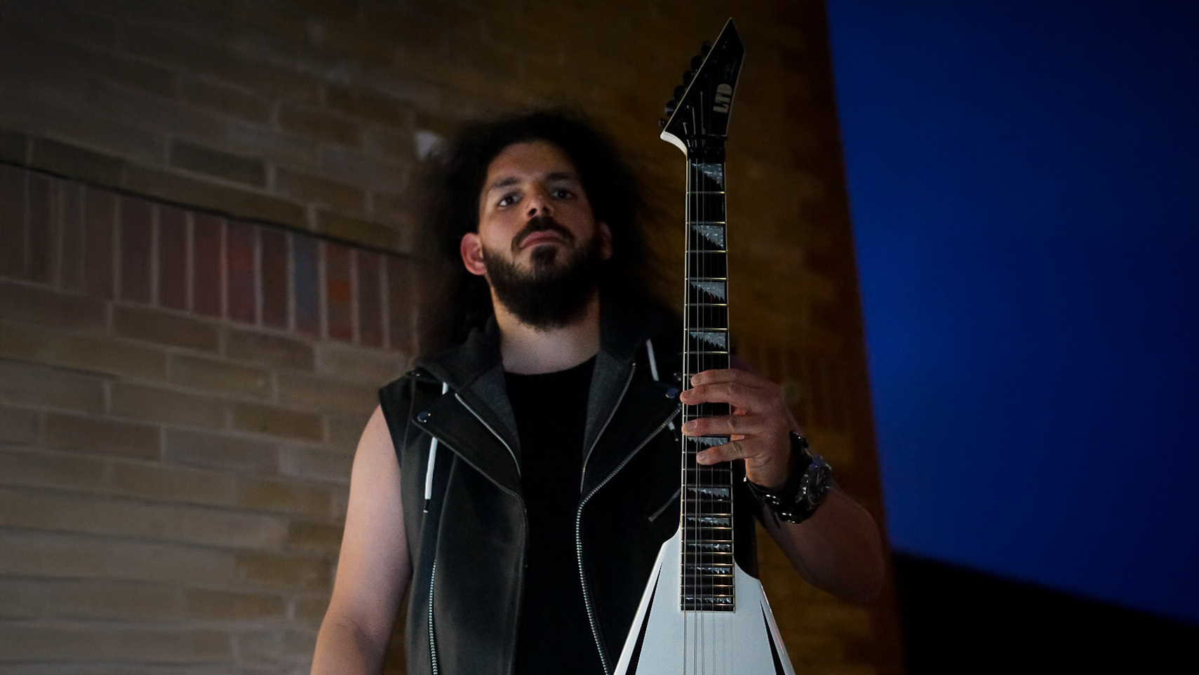 Constantine Kanakis lança single instrumental “Solitude” e marca nova fase da carreira solo