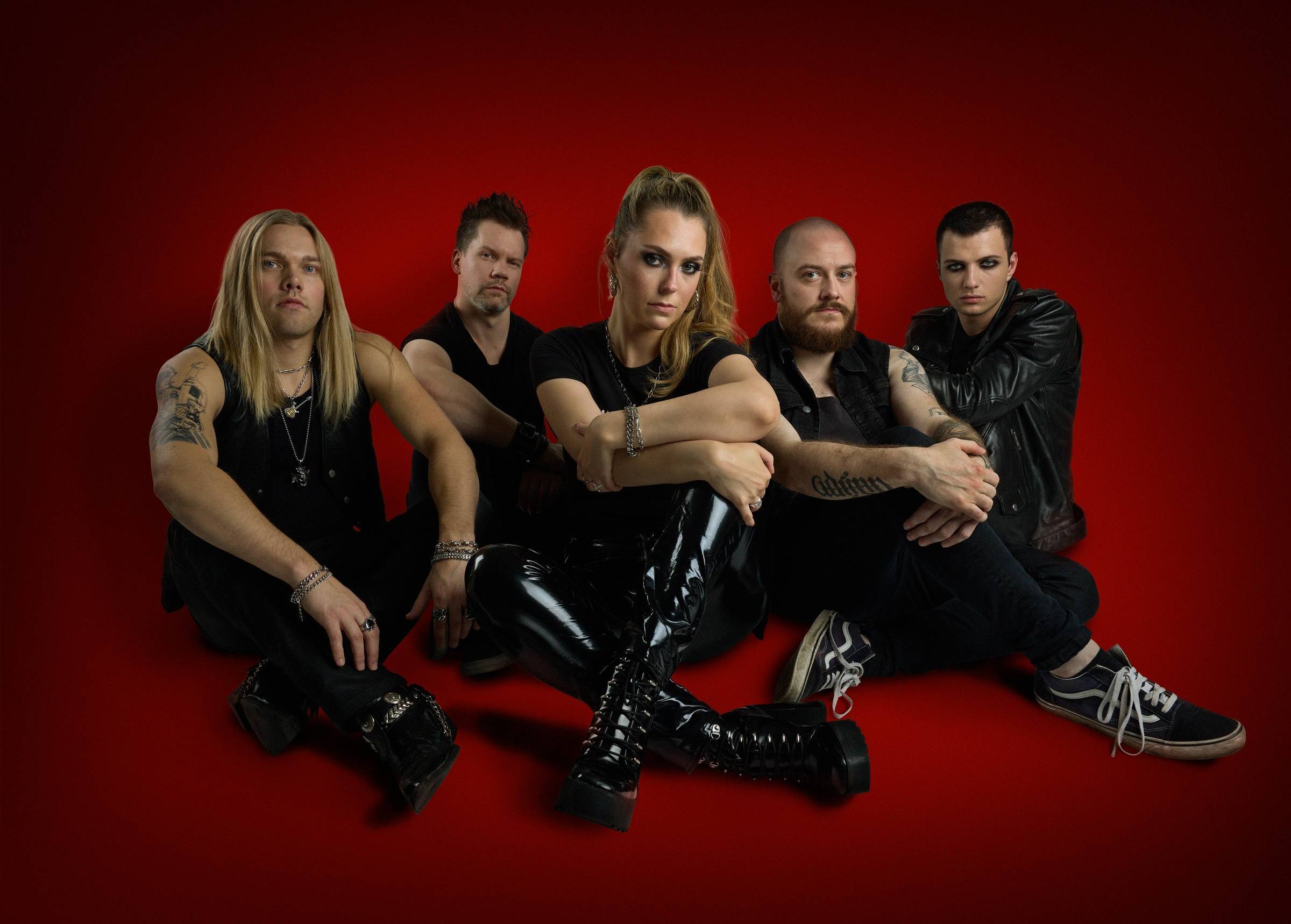 Lily Löwe lança single “Love Like This” e anuncia álbum “Beautiful Disaster”