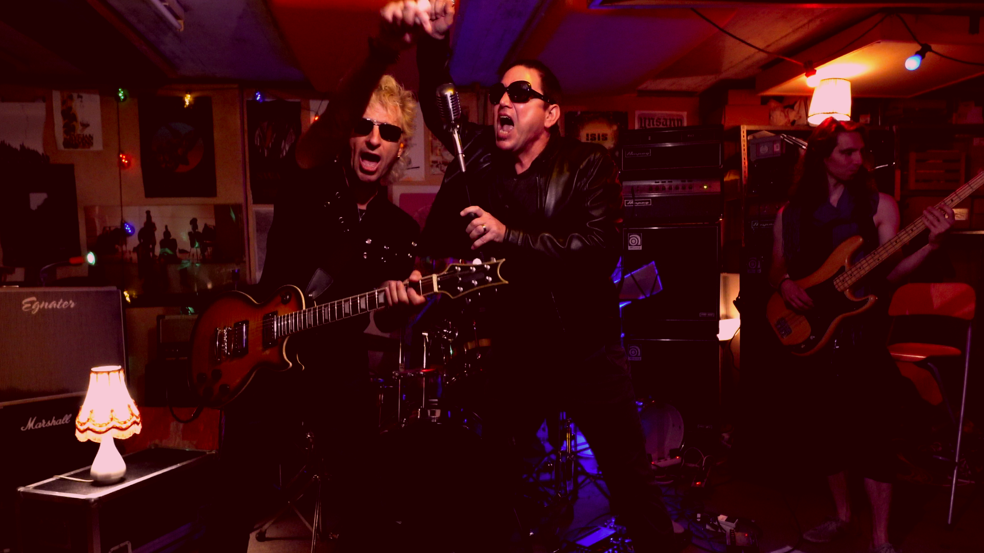 Naurea lança videoclipe de “Beautiful Red Dreams” e divulga álbum “Glass Sunshine Love”