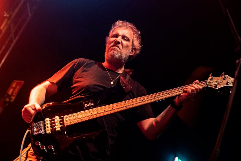 Baixistas Alberto Rigoni, Michael Manring e Stuart Hamm lançam singles “Genesis” e “Born from Ashes” e abrem caminho para o álbum Dystopia