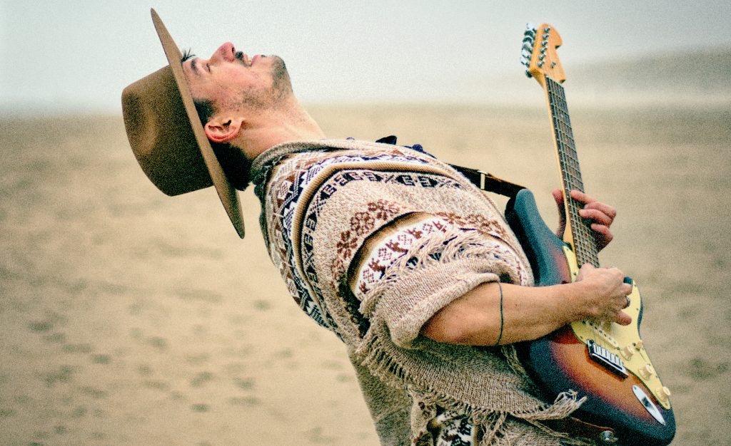 Joseph Turner & The Dudes of Hazard lança novo single “Travelin’ Heart”