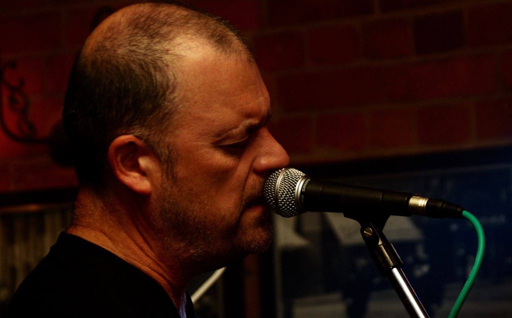 Paul Fownes lança hit roqueiro dos anos 80; Ouça “It’s Just Not Right”