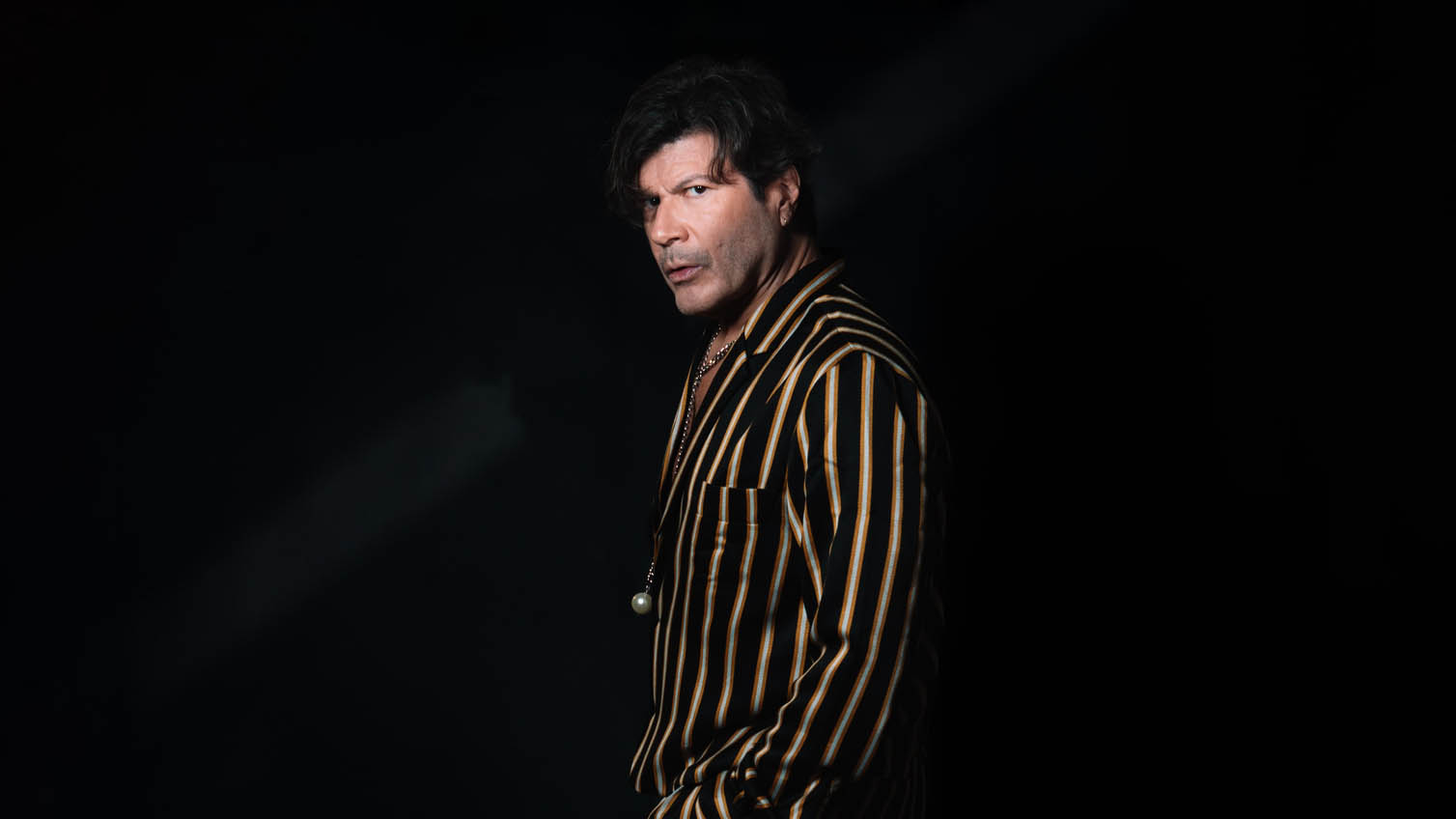 Paulo Ricardo estreia turnê “REINVENTAR” no Teatro Bradesco com abertura de Chady