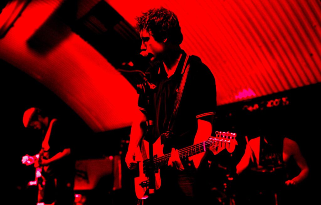 Sutlej lança pérola grunge “Tell Me You Care”