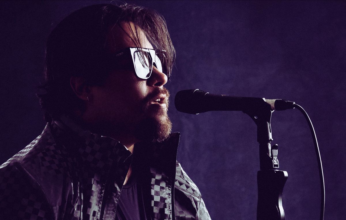 Entre o peso e a reflexão, Abel Capella lança o single “Até Quando?” e amplia o universo de “Fora do Tempo”