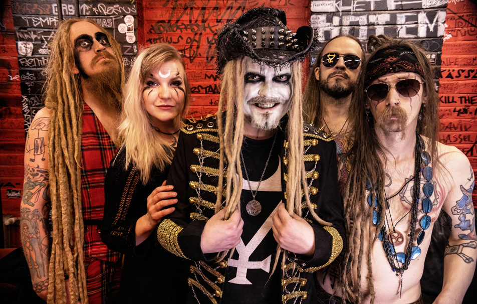 King Satan transforma música de Britney Spears em metal industrial