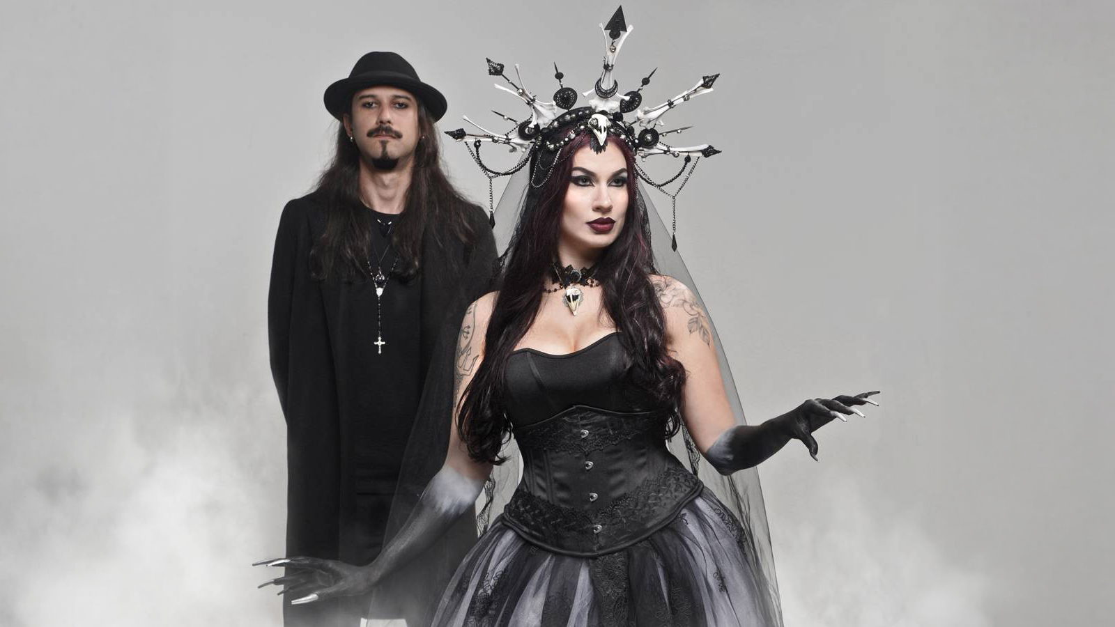 Soulwitch apresenta proposta que une metal sinfônico, hermetismo e performance cênica