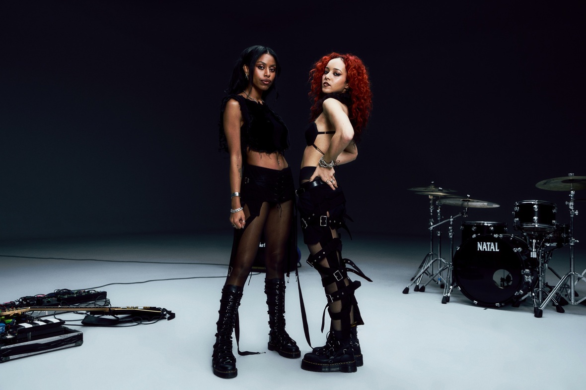 Nova Twins leva rock de mosh pit e pista ao Cine Joia no dia 6 de setembro