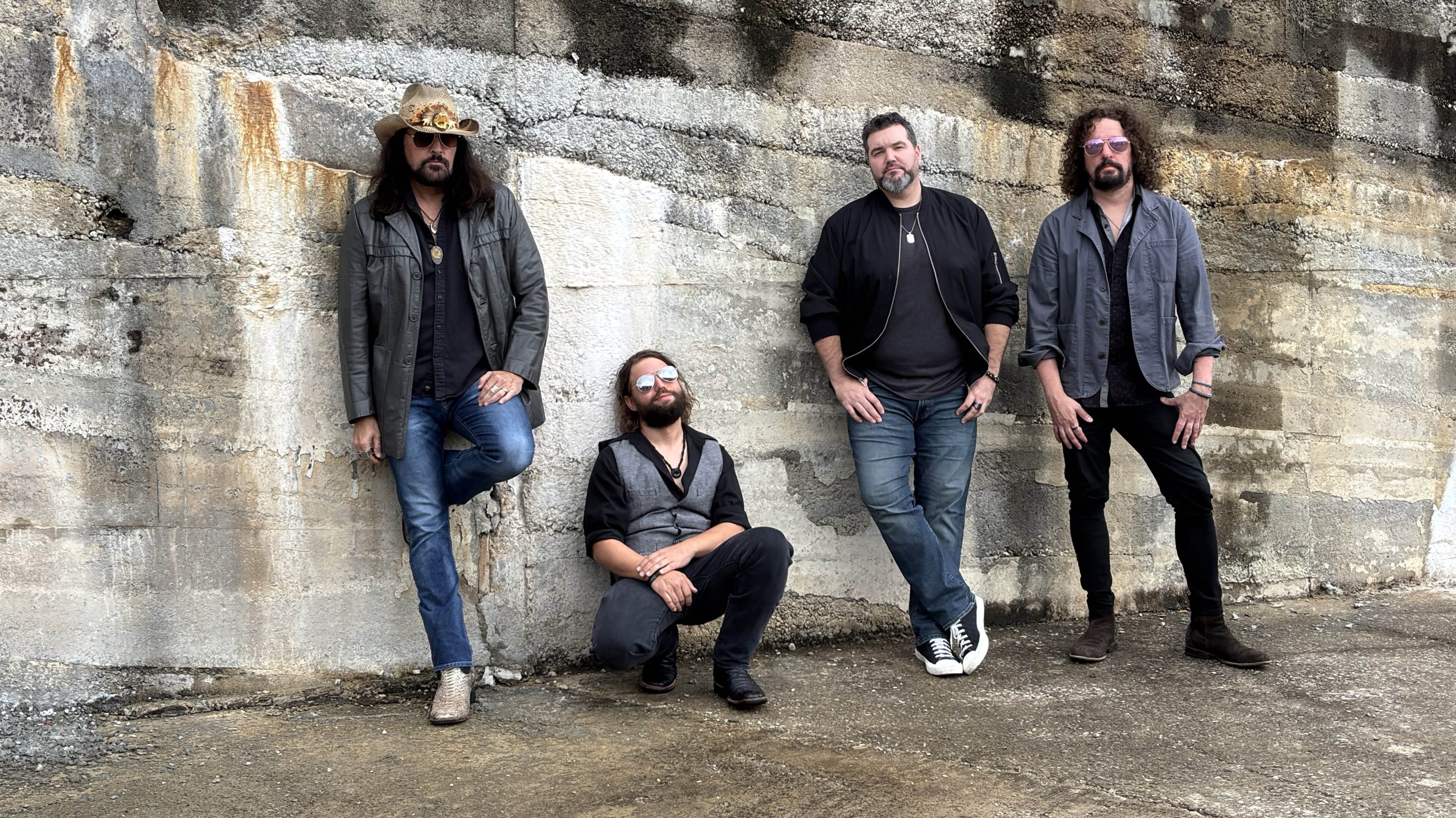 Rick Monroe & The Hitmen lançam versão ao vivo de “Ace of Spades”, do Motörhead